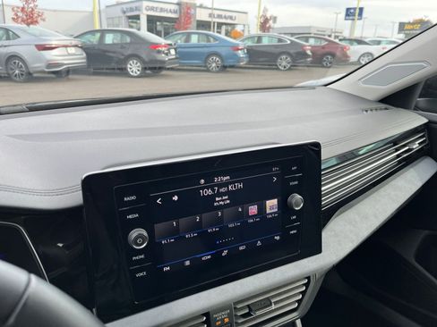 Used 2025 Volkswagen Jetta SE image 18