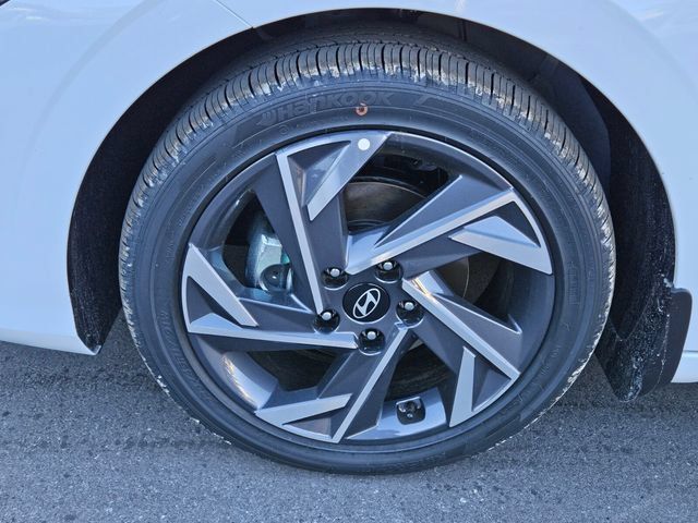 Certified 2025 Hyundai Elantra SEL FWD image 10