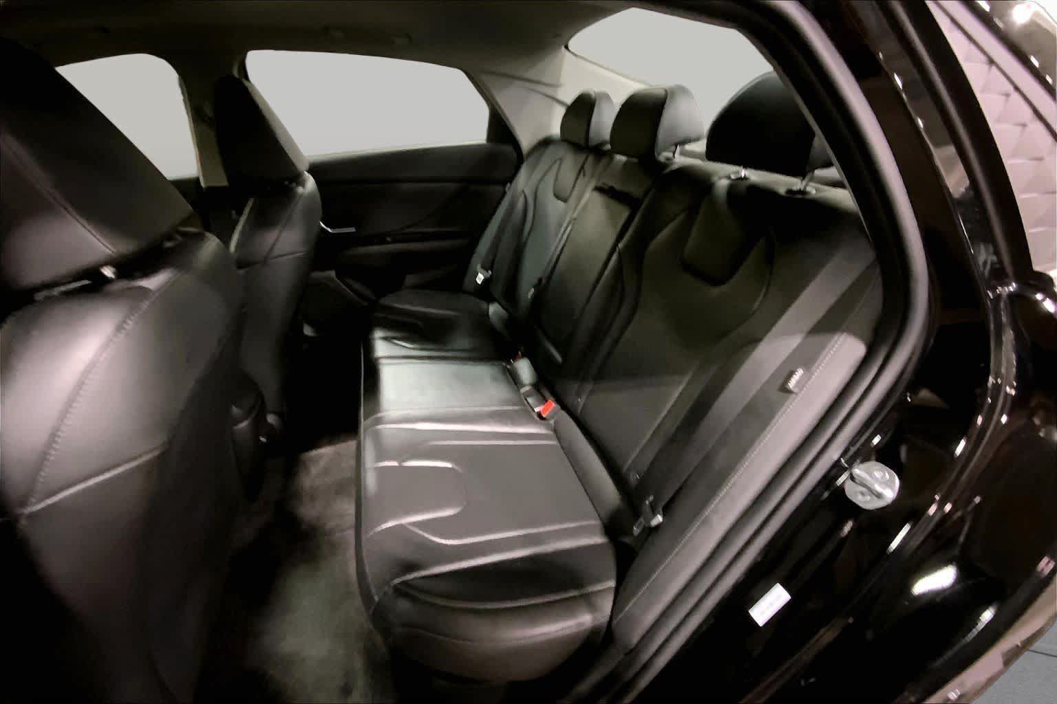Used 2025 Hyundai Elantra Limited FWD image 21