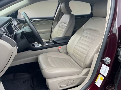 Used 2018 Ford Fusion SE w/ Equipment Group 602A FWD image 11
