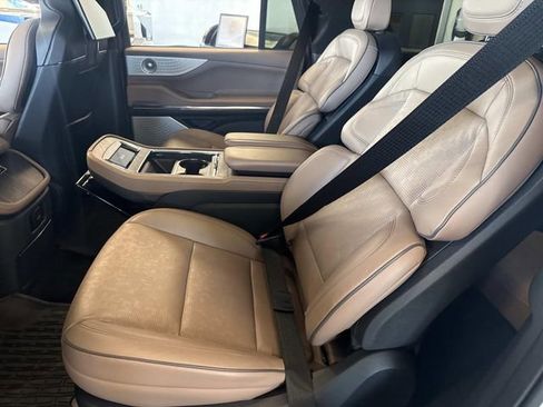 Used 2025 Lincoln Navigator Black Label AWD/4WD image 16