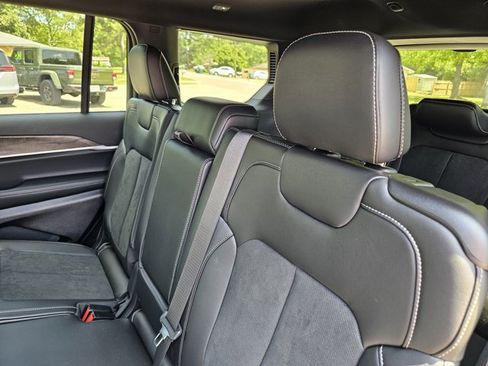 New 2026 Jeep Grand Cherokee L 2WD image 32