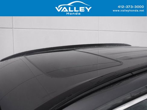 Used 2020 Toyota RAV4 XLE Premium image 3