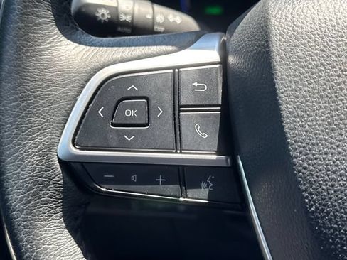 Used 2023 Toyota Sienna XLE FWD image 28
