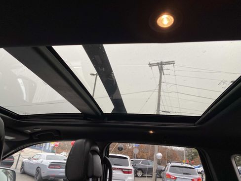 Used 2020 Jeep Grand Cherokee Overland image 12