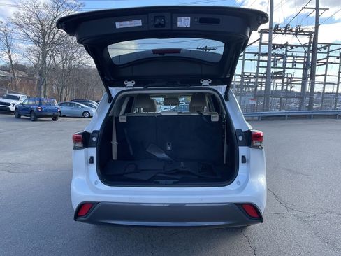 Used 2023 Toyota Highlander Limited image 13