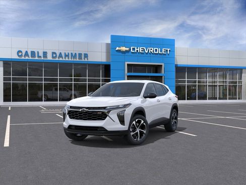 New 2026 Chevrolet Trax RS w/ Sunroof Package FWD image 8