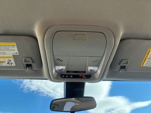 Used 2022 Chevrolet Equinox LT image 16