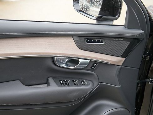 New 2026 Volvo XC90 B6 Plus w/ Protection Package Premier image 11