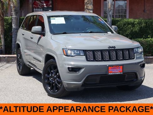 Used 2021 Jeep Grand Cherokee Laredo X RWD image 2
