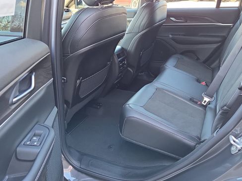 New 2026 Jeep Grand Cherokee Altitude image 12