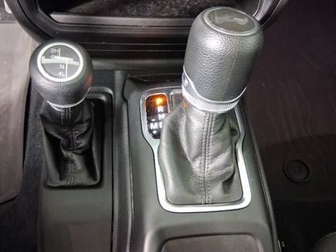 Used 2023 Jeep Wrangler Sport AWD/4WD image 18