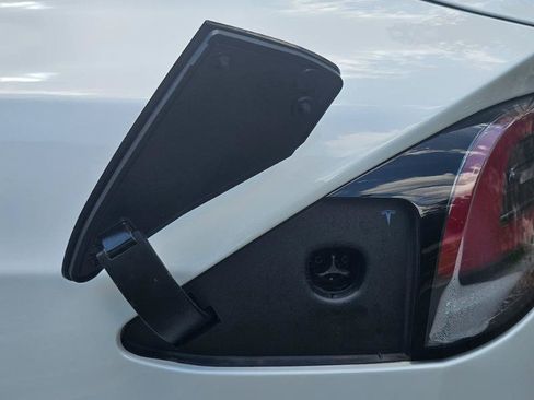 Used 2023 Tesla Model X AWD/4WD image 31