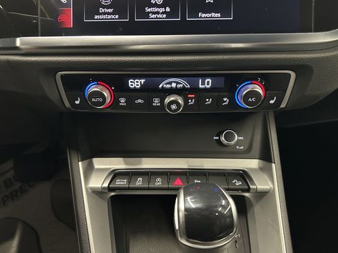 Used 2025 Audi Q3 2.0T Premium image 30