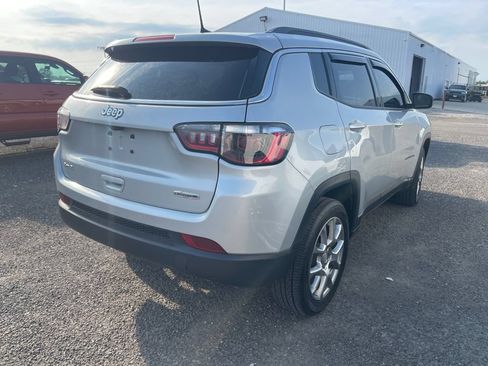 Used 2024 Jeep Compass Latitude AWD/4WD image 4