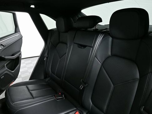 Certified 2025 Porsche Macan AWD image 21