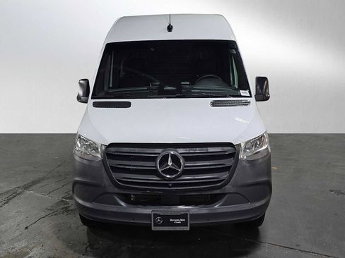 Used 2025 Mercedes-Benz Sprinter 2500 image 8