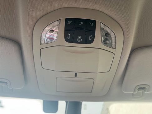 Used 2018 Chrysler Pacifica Touring-L w/ Advanced Safetytec Group image 13