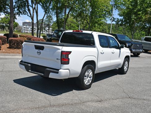 Used 2023 Nissan Frontier SV RWD image 4