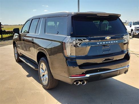 New 2026 Chevrolet Suburban Premier image 3