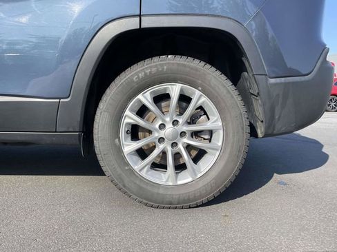 Used 2020 Jeep Cherokee Latitude w/ Cold Weather Group AWD/4WD image 9