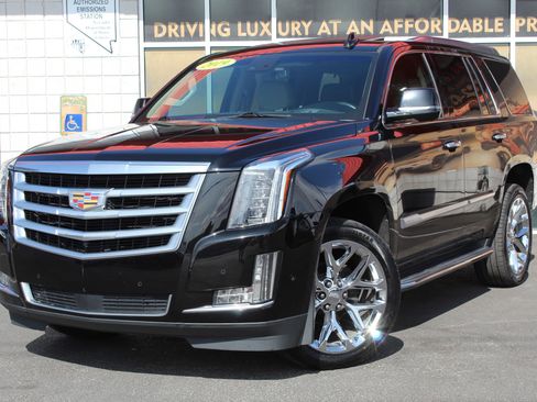 Used 2019 Cadillac Escalade Premium Luxury image 25