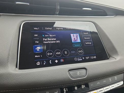 Used 2023 Cadillac XT4 Luxury w/ Cold Weather Package FWD image 17