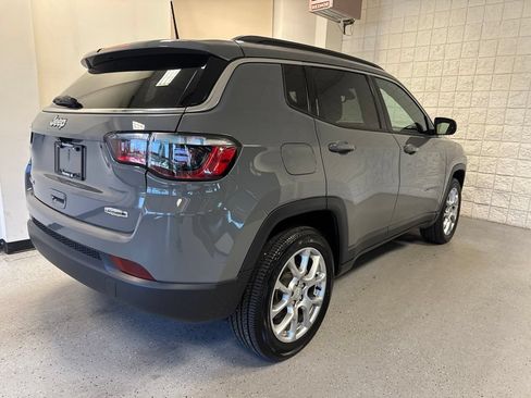 Used 2023 Jeep Compass Latitude AWD/4WD image 21