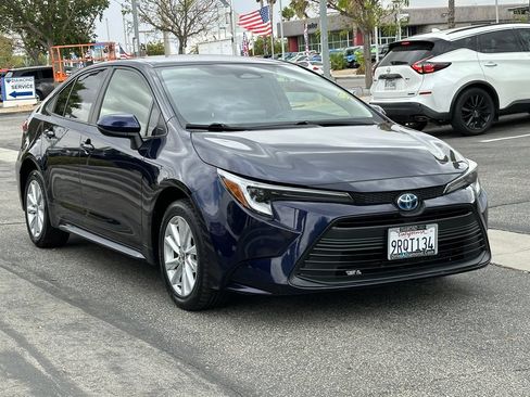 Used 2025 Toyota Corolla LE w/ LE Premium Package FWD image 10