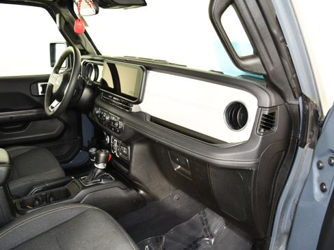 Used 2024 Jeep Wrangler Unlimited Sahara AWD/4WD image 41