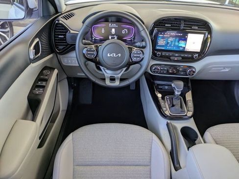 Used 2025 Kia Soul EX image 13