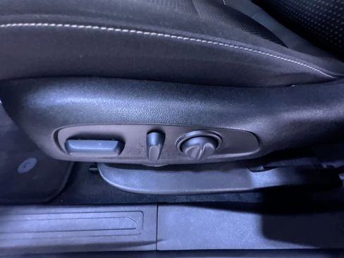 Used 2023 GMC Acadia SLE w/ Driver Convenience Package image 13