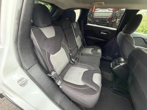 Used 2014 Jeep Cherokee Latitude w/ Comfort/Convenience Group FWD image 29