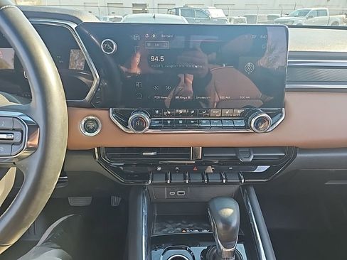 Used 2023 GMC Canyon AT4 w/ AT4 Premium Package image 8