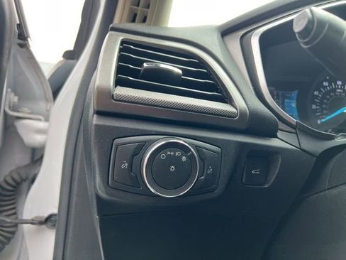 Used 2020 Ford Fusion SE FWD image 16