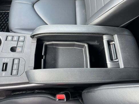 Used 2024 Toyota Highlander XLE image 26