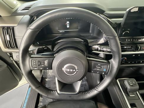 Used 2023 Nissan Pathfinder Platinum AWD/4WD image 11