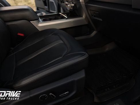 Used 2022 Ford F350 Platinum w/ FX4 Off-Road Package image 19