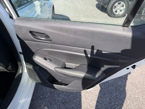 Used 2025 Nissan Altima 2.5 SV image 18