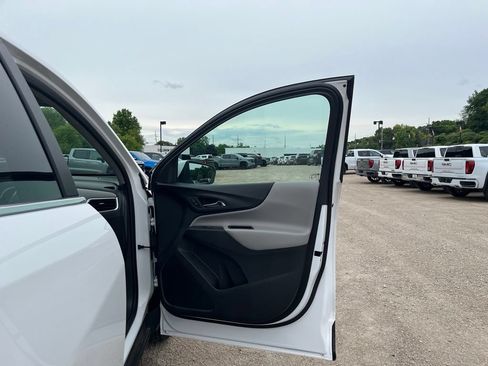 Used 2024 Chevrolet Equinox LT AWD/4WD image 35