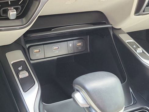 Used 2023 Kia Sorento S FWD image 32