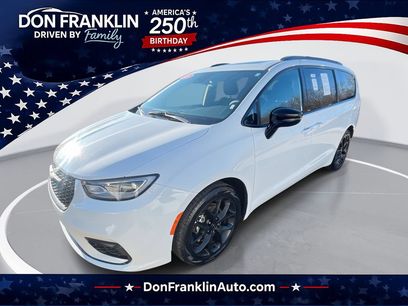 Used 2025 Chrysler Pacifica Limited