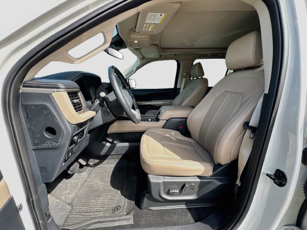 Used 2024 Ford Expedition Limited AWD/4WD image 5