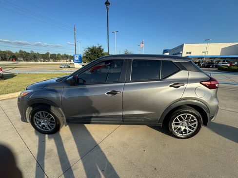 Used 2023 Nissan Kicks S FWD image 5