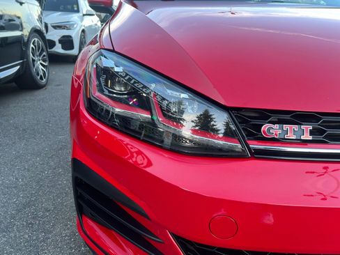 Used 2020 Volkswagen GTI SE image 11