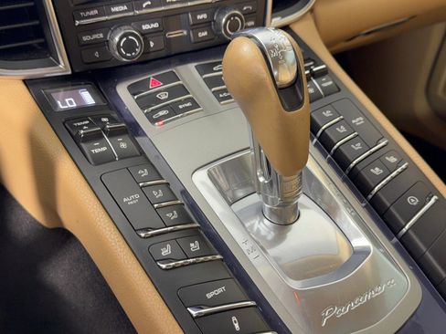 Used 2015 Porsche Panamera image 21