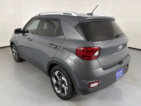 Used 2025 Hyundai Venue SEL FWD image 6