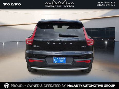 Used 2024 Volvo XC40 B5 Plus image 4