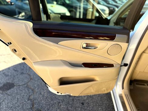 Used 2015 Lexus LS 460 Luxury image 26