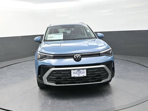 New 2026 Volkswagen Taos SE image 2